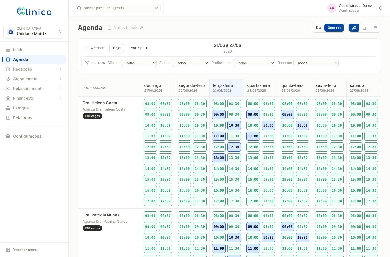 Agenda do consultório por profissional, com a semana e os horários ocupados e livres.