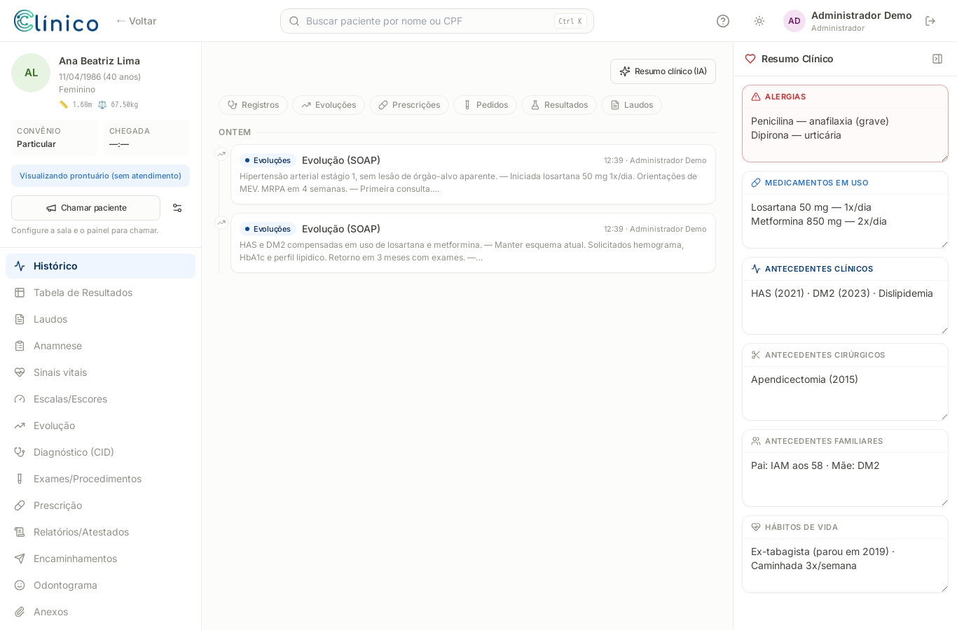 Prontuário com as seções na lateral esquerda e o painel de Resumo Clínico por IA à direita: alergias, medicamentos e antecedentes.